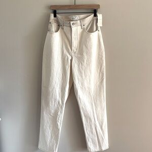 NWT Abercrombie & Fitch• curve love“The 90s straight high rise denim”